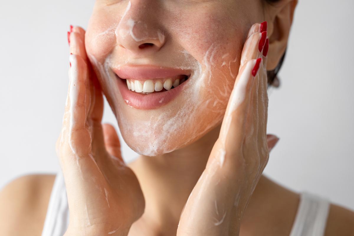 Des taches sur le visage