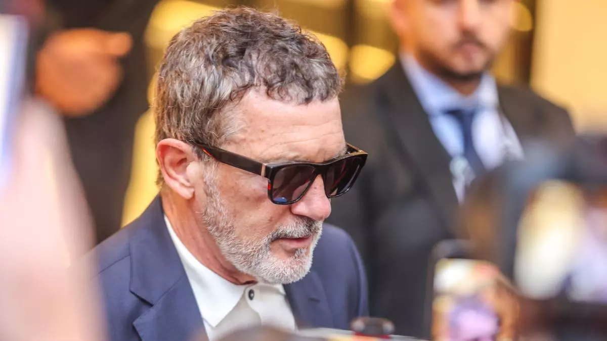 Antonio Banderas (65 ans), à propos d'Hollywood : "Ce furent des années belles et passionnantes. Mais j'ai toujours eu le sentiment que c'était quelque chose de provisoire. Je n'étais pas censé être à Malibu, mais à Malaga"