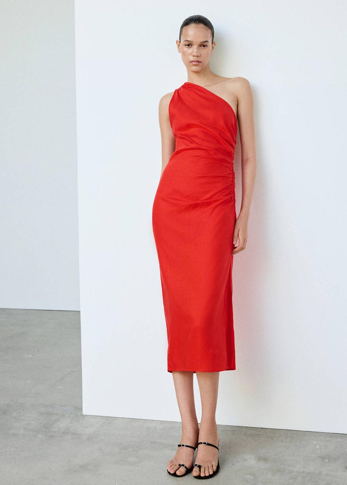 Robe rouge asymétrique