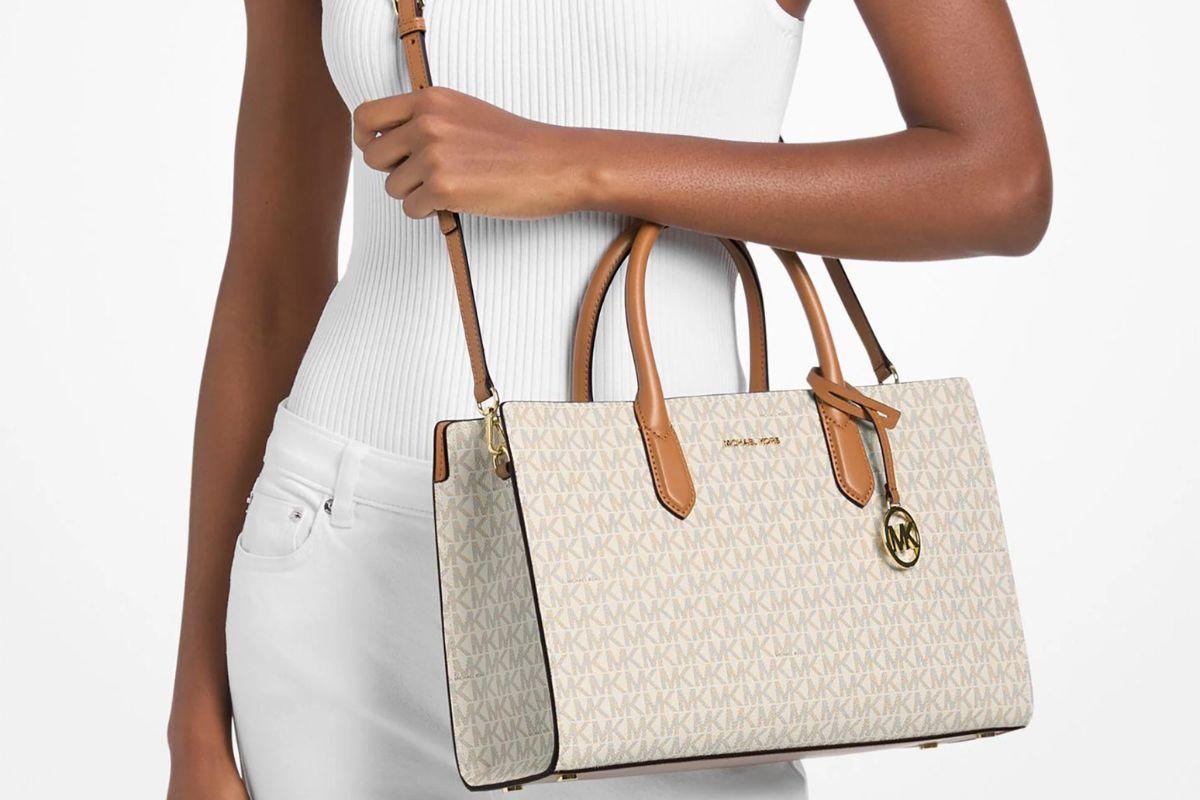 Le sac à la taille parfaite et au coloris tendance qui s'accorde avec tout