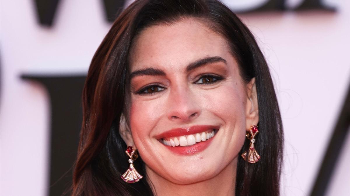 Anne Hathaway élue la plus belle femme du monde