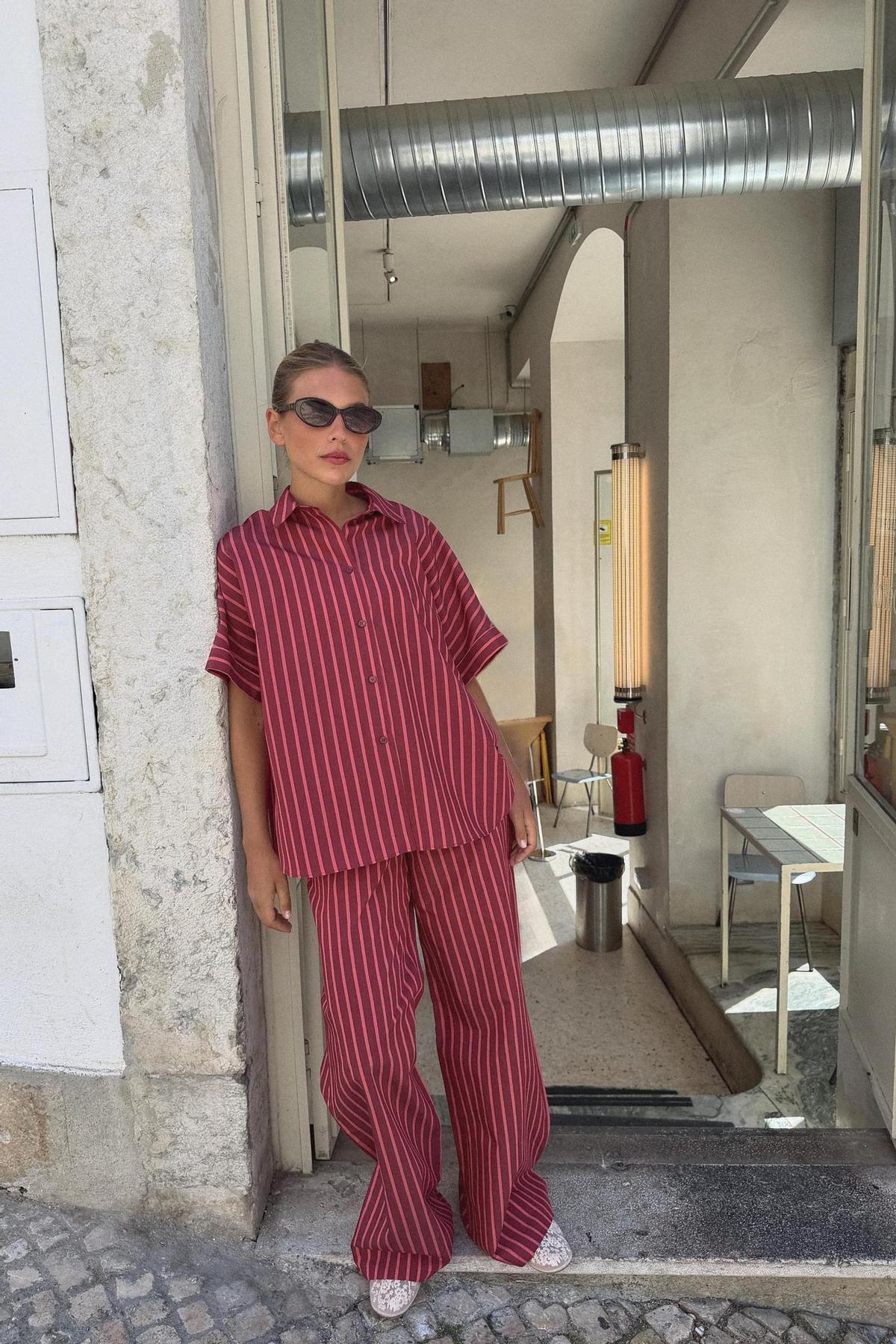 Ensemble chemise et pantalon à rayures imprimées