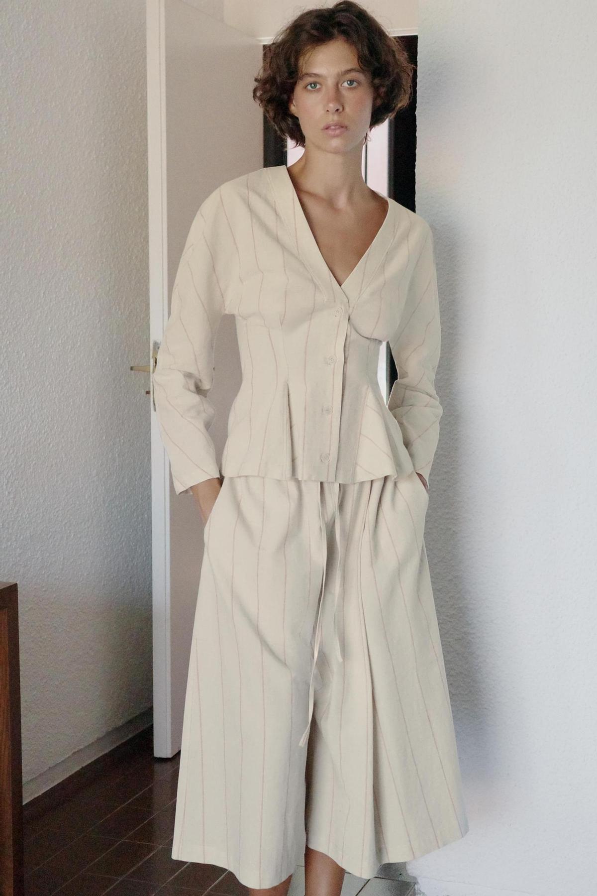 Ensemble chemise imprimée et short rayé