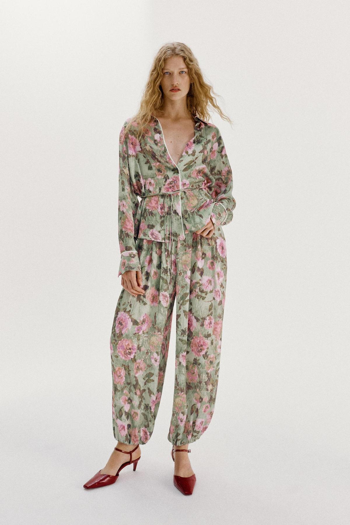 Ensemble chemise à imprimé fleuri et sarouel
