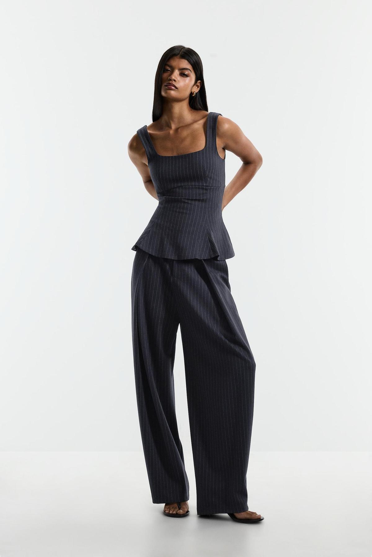 Ensemble rayé avec haut à basque et pantalon
