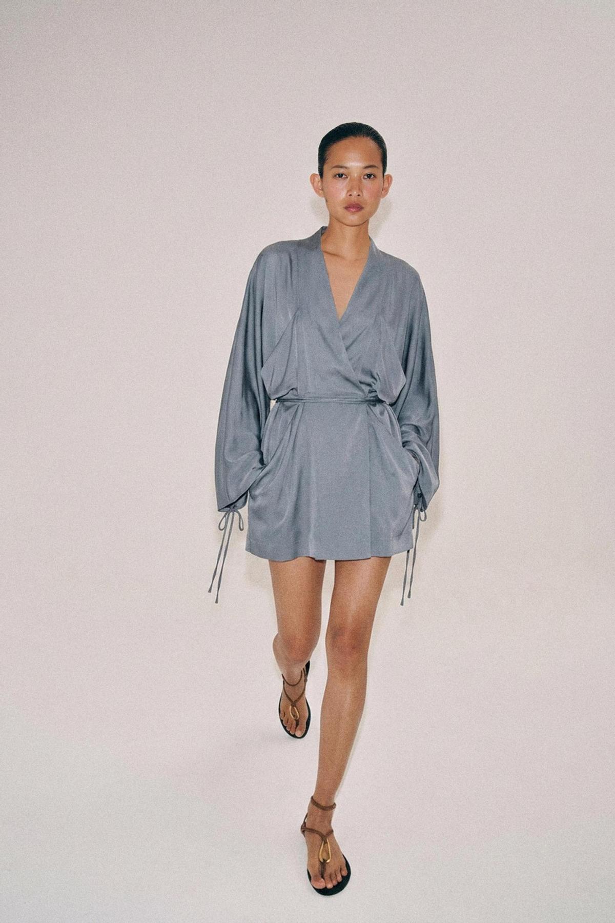 Robe courte portefeuille avec ceinture