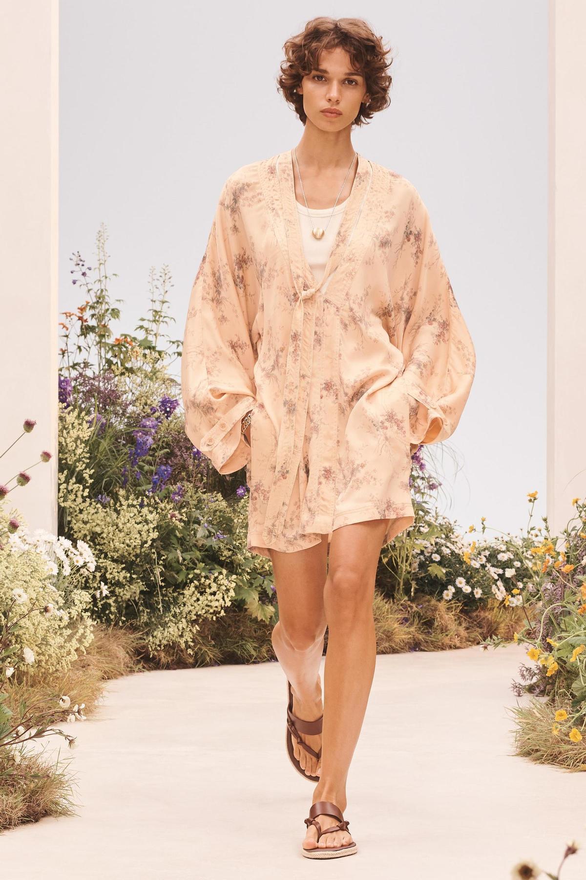Robe courte à fleurs
