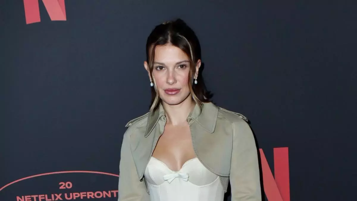 Réflexion de Millie Bobbie Brown sur la compagnie de son animal de compagnie pour sa santé mentale : "Je l'ai adoptée pour m'aider avec mon anxiété et elle a complètement changé ma vie"