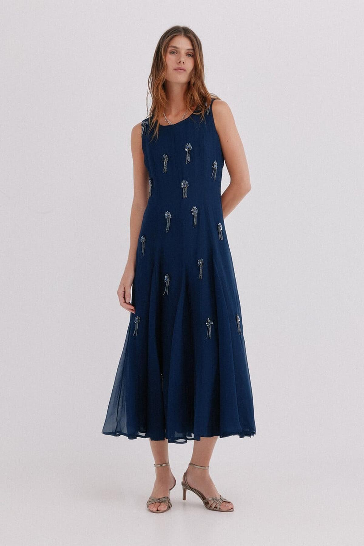 Robe fluide avec perles bleu marine