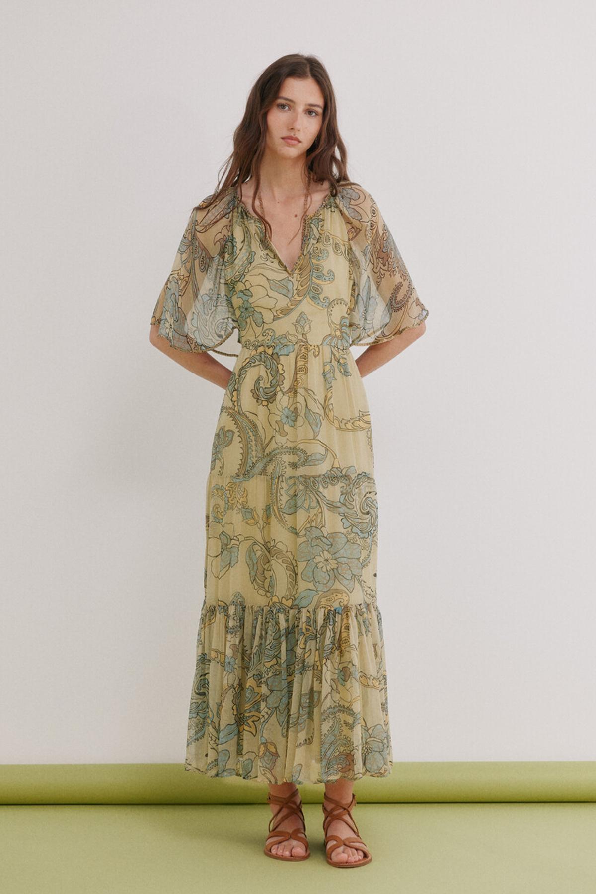 Robe fleurie avec semi-transparences