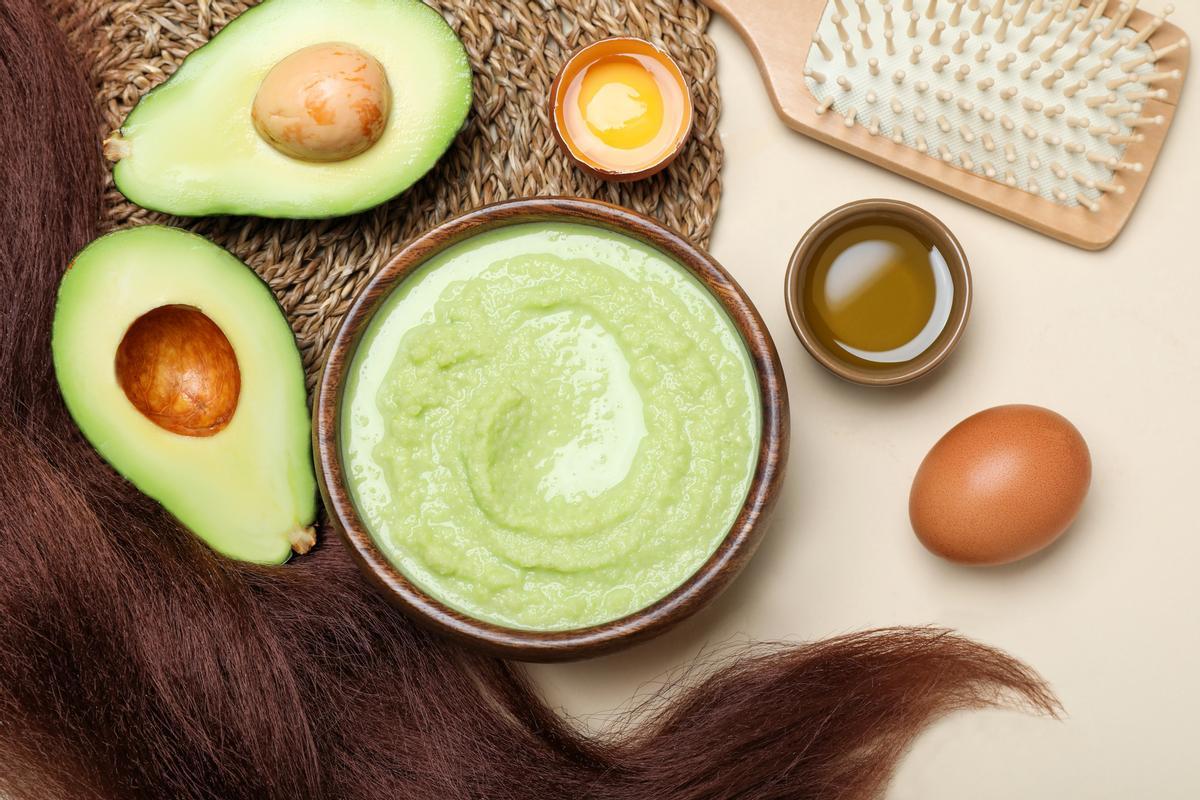 Avocat et yaourt dans les cheveux