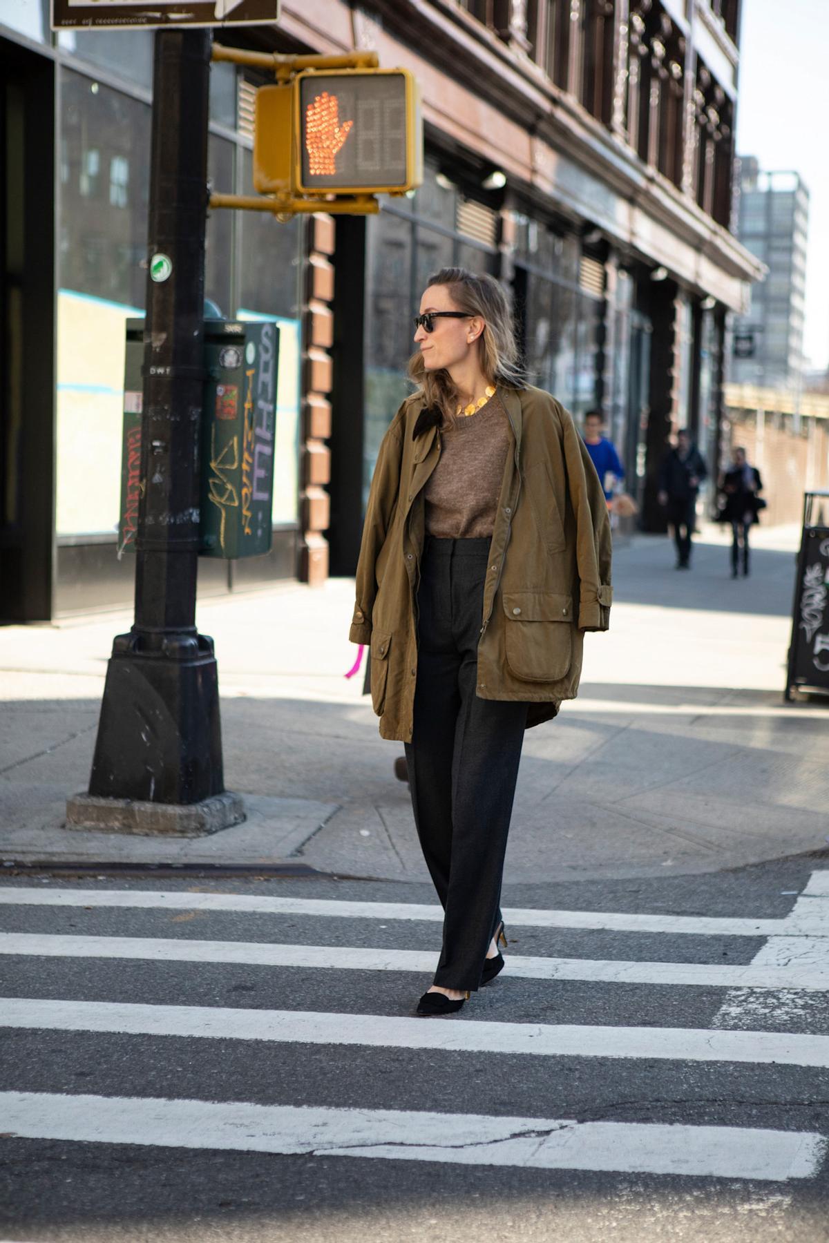 Look street style avec une veste verte