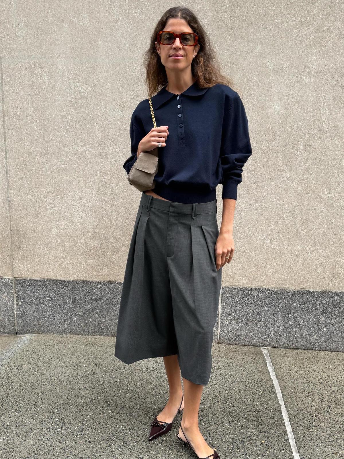 Le look street style de Leandra Medine avec des chaussures à nœud bordeaux