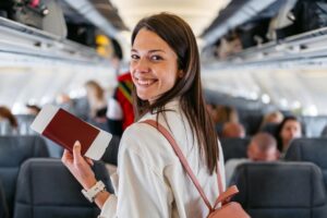 4 conseils d'experts pour prendre soin de votre peau avant de prendre l'avion cet été