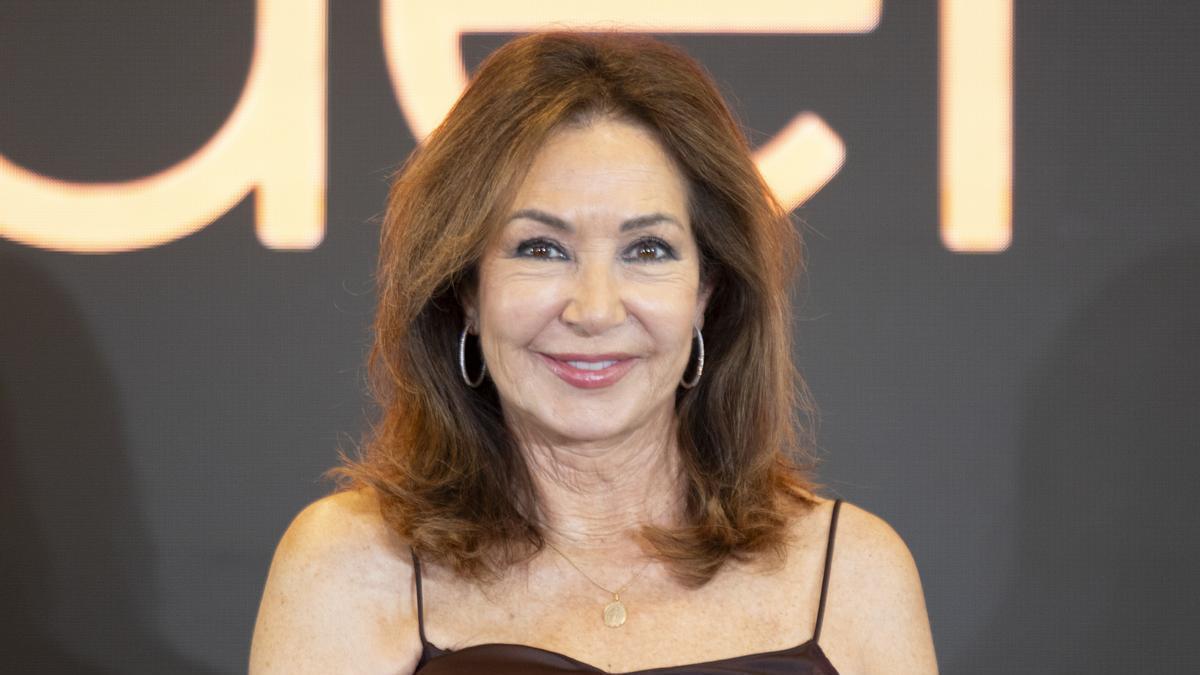 Ana Rosa Quintana (70 años): "Me levanto a las 5:30 de la mañana y desayuno tres galletas con un café con leche. Habría que desayunar cosas sanas, pero yo a esa hora no me voy a tomar un aguacate"