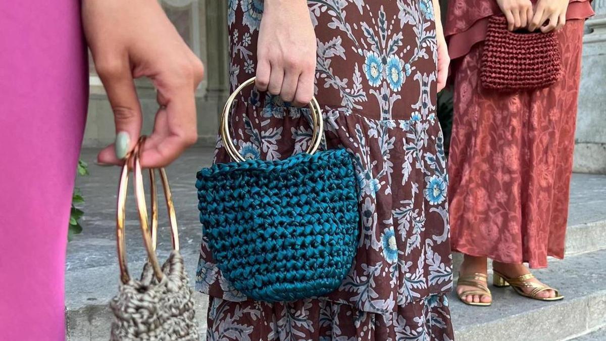 Esta es la marca de bolsos de rafia que arrasa entre las chicas de la Costa Brava con más estilo