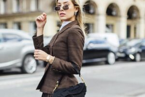 C'est le nouveau sac Dior qui s'apprête à devenir le 'It bag' mode des prescripteurs les plus stylés : il est disponible en 5 coloris et 2 tailles.