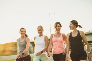 Fran Figueroa, entraîneuse personnelle : « Dès 50 ans, au lieu de marcher 20 minutes, quelques minutes de squats bien exécutés, de montée d'escaliers ou de musculation sont bien plus efficaces »