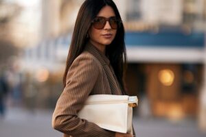 J'ai trouvé chez Lefties la tenue à fines rayures que je porterai au bureau en août : sophistiquée, décontractée et confortable