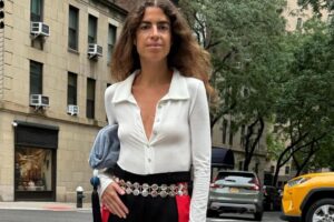 Leandra Medine opte pour les chaussures à bride arrière les plus élégantes et confortables, idéales pour retourner au bureau en septembre