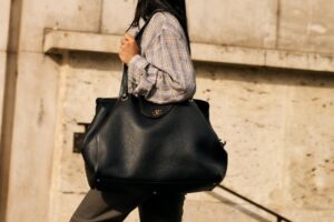 Les meilleures ventes aujourd'hui (26/08) à El Corte Inglés : 5 sacs shopper tendances d'automne, idéaux pour le bureau et l'université