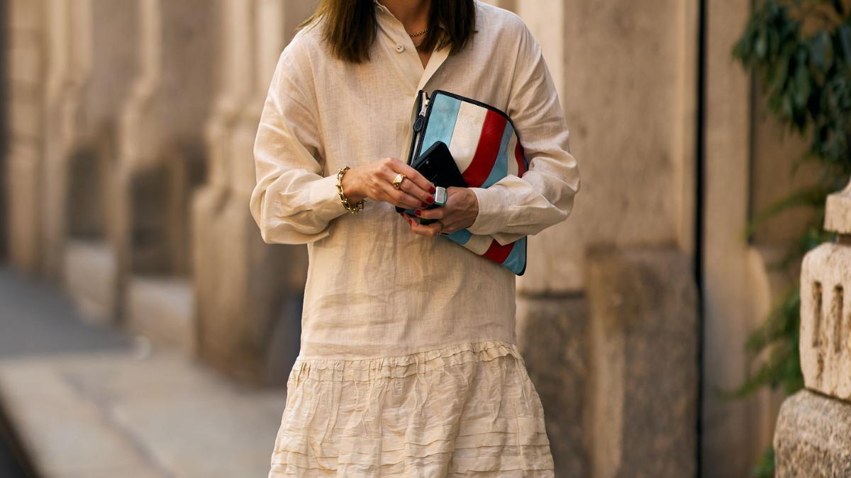 Disparadas las ventas en Zara: 5 vestidos cortos con manga larga que llevarás con sandalias planas este verano y con botas altas el próximo otoño 2026