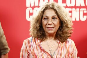 Lolita Flores (68 ans) « Je me lève vers 11 heures et je prends une gousse d'ail cru non mâchée au petit-déjeuner avec une cuillerée de miel de propolis au gingembre »