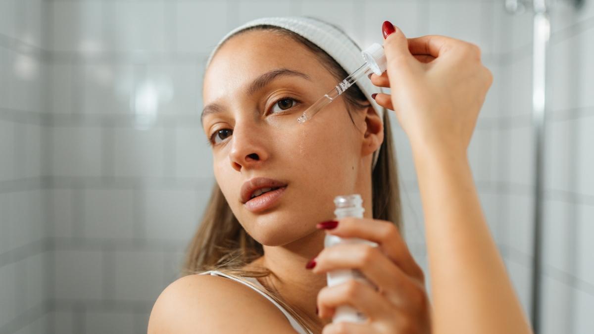 Maria Marcos, dermatóloga: “Los activos que usas en tu ‘skincare’ diario podrían estar provocándote las manchas en la cara e irritando tu piel”