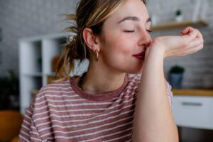 Ni vanille ni noix de coco : le parfum qui sent le propre et qui promet d'être la tendance la plus élégante de l'été