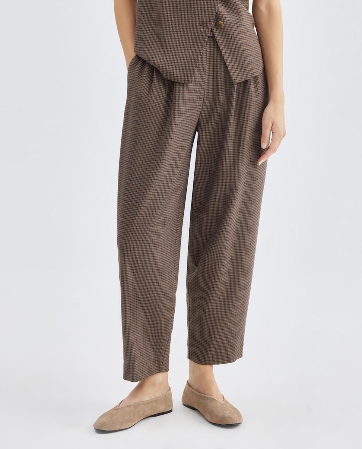 Pantalon plissé à carreaux marron