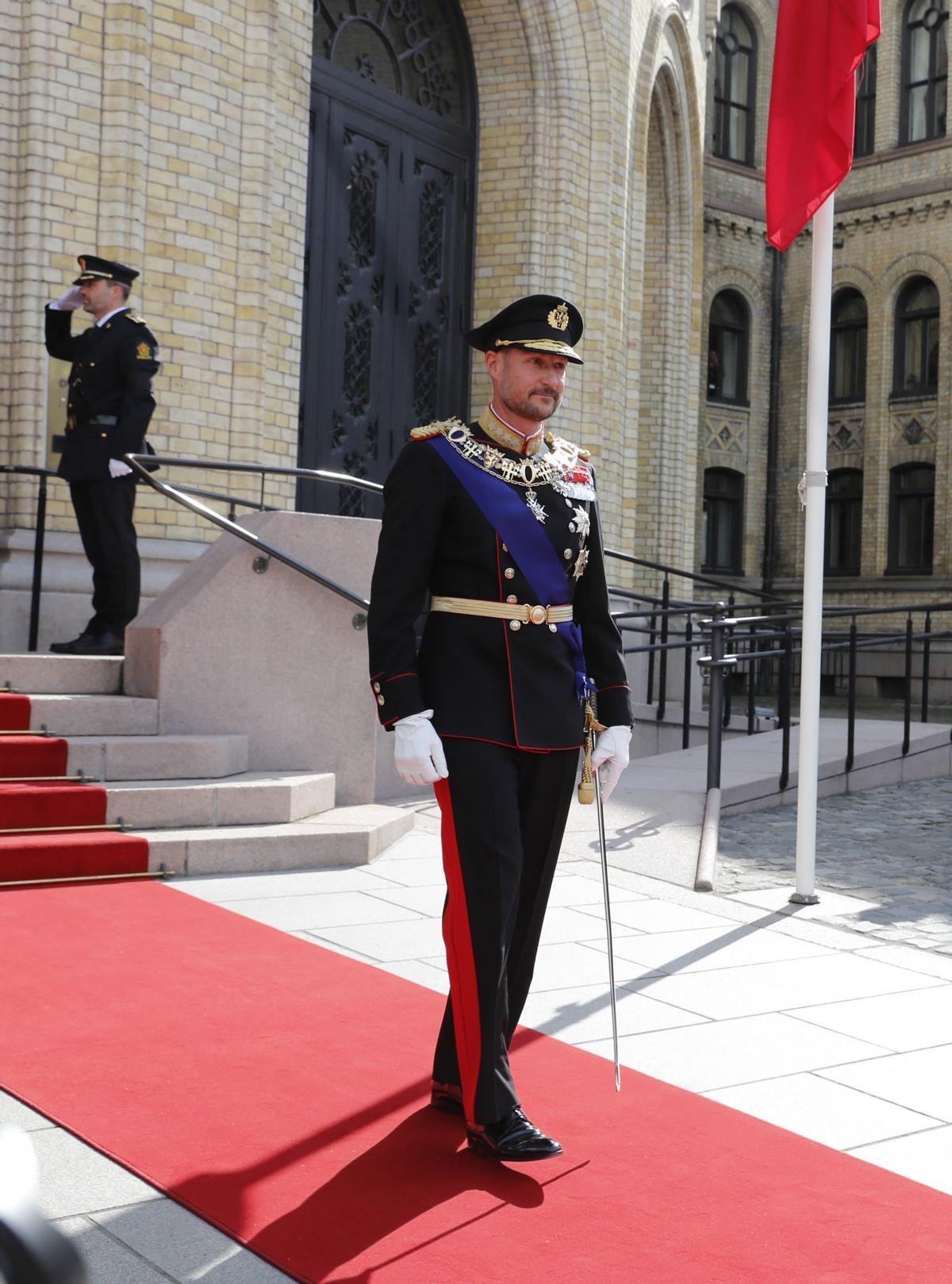 Le roi Haakon de Norvège prêt à prêter serment devant le Parlement