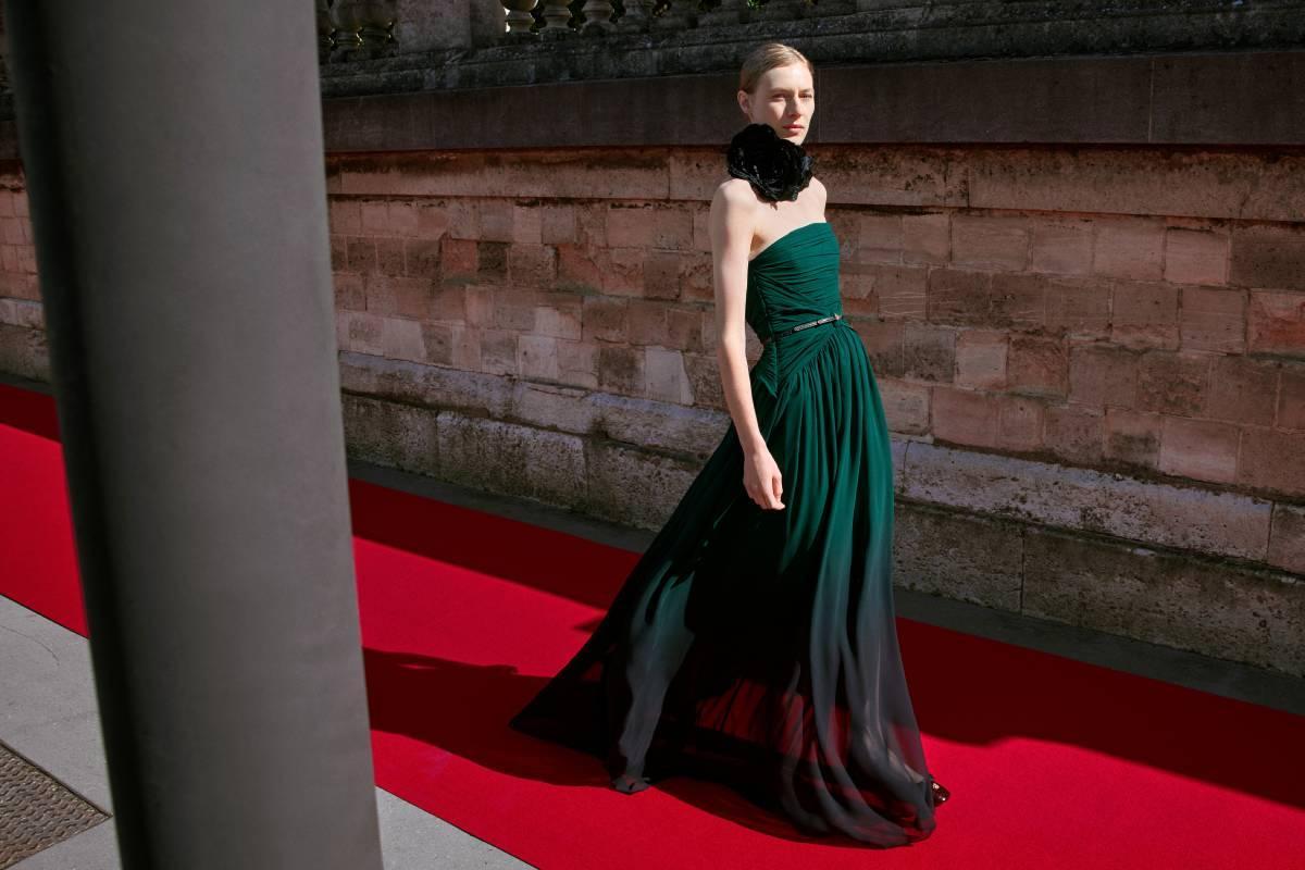 Le vestiaire tapis rouge s'invite chez H&M avec le créateur Elie Saab