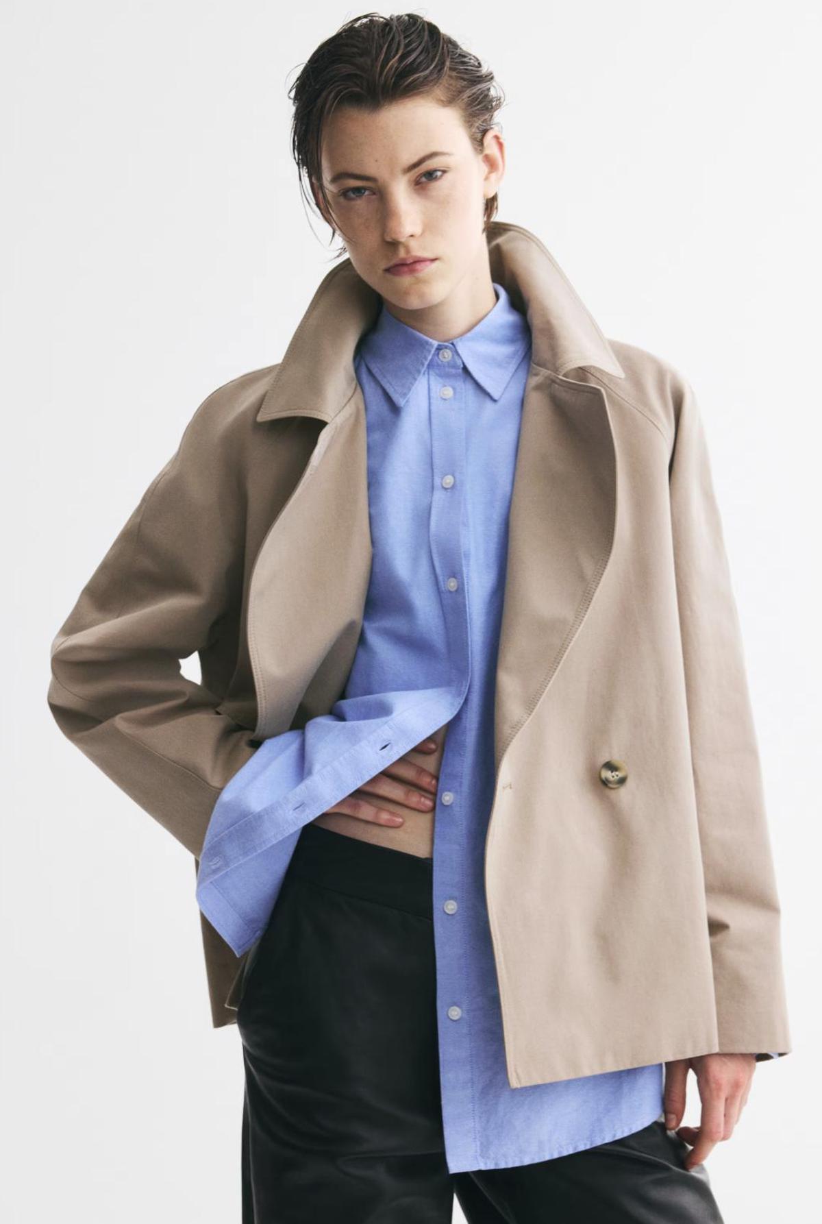 Trench court beige avec ceinture
