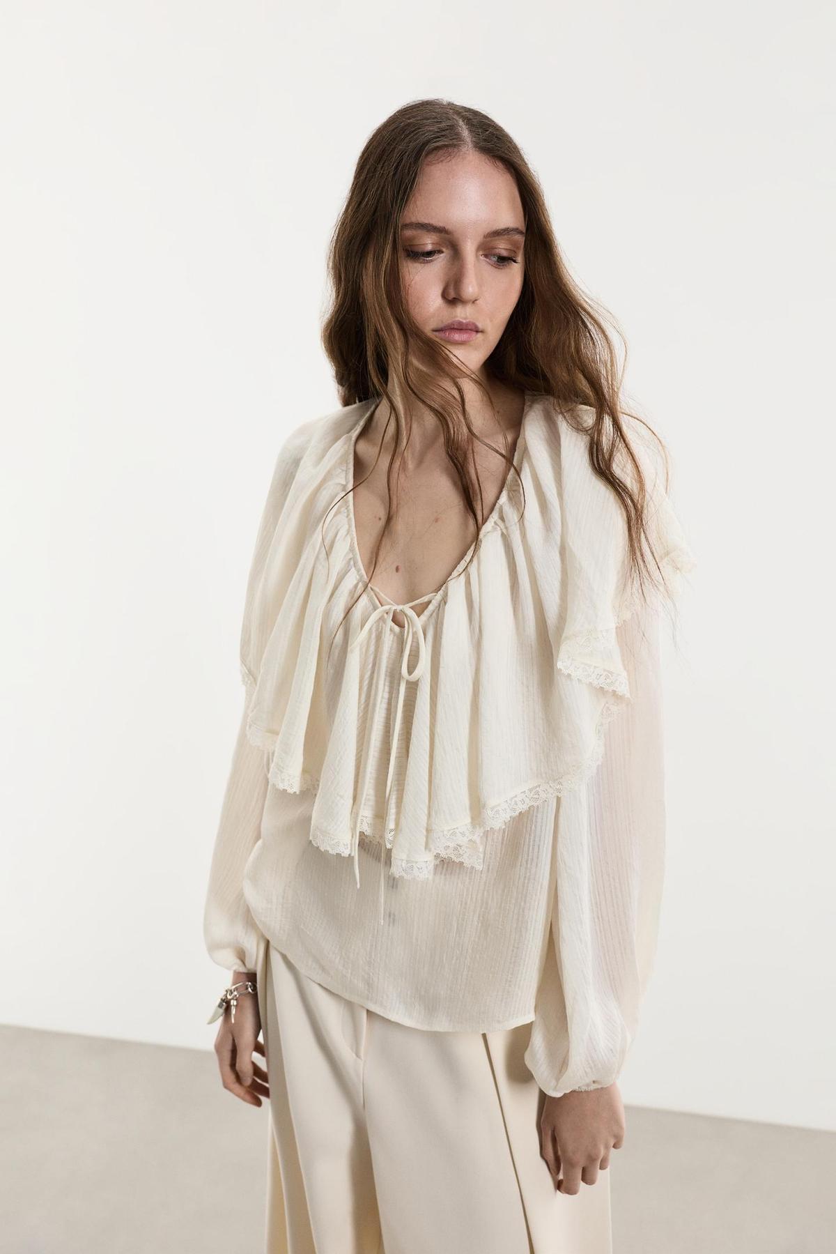 Blouse rustique avec volants et nœud
