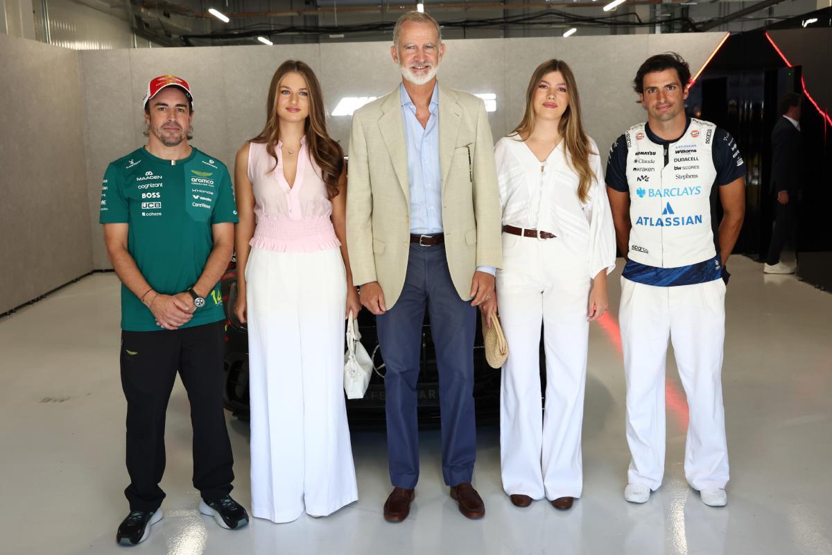 Le roi Felipe VI avec la princesse Leonor et l'infante Sofía en Formule 1