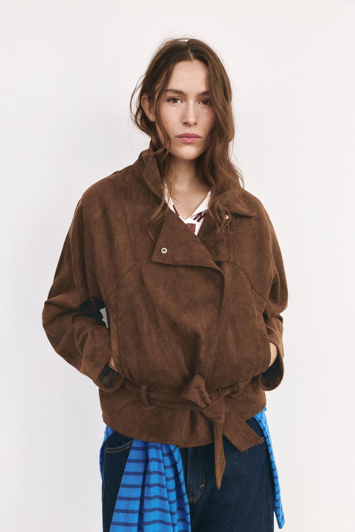 Veste ceinturée en daim marron
