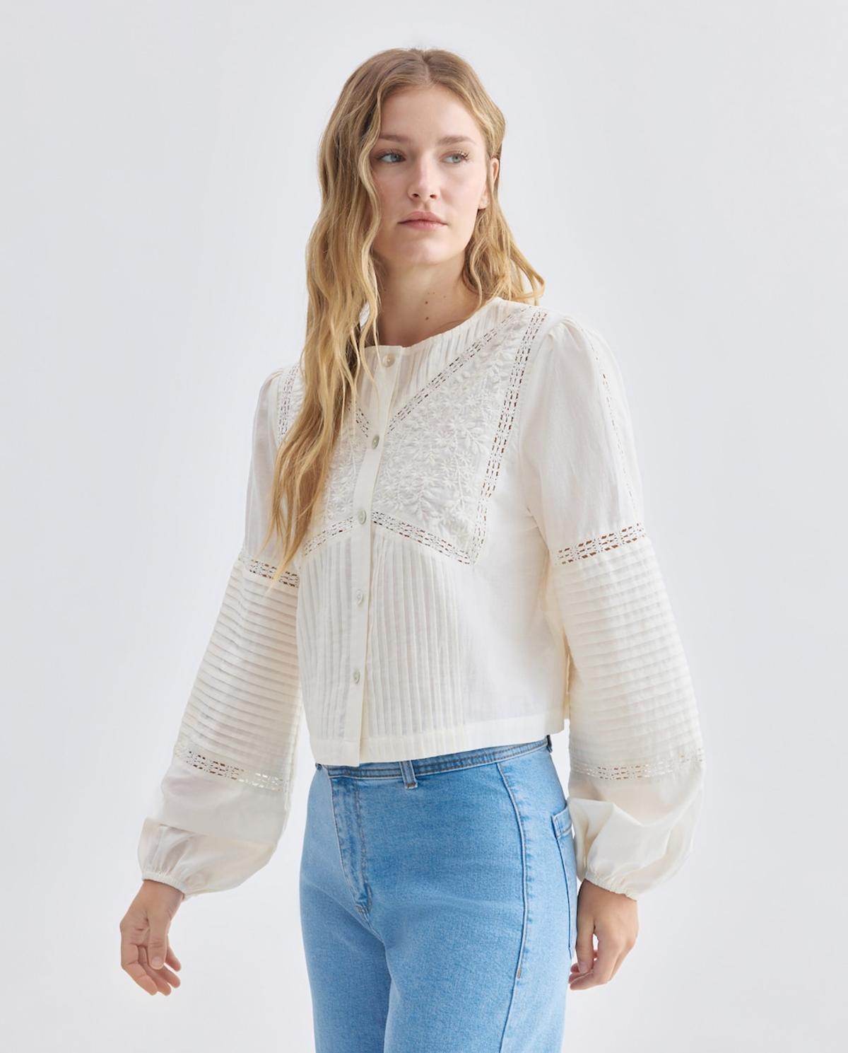 Blouse blanche brodée romantique