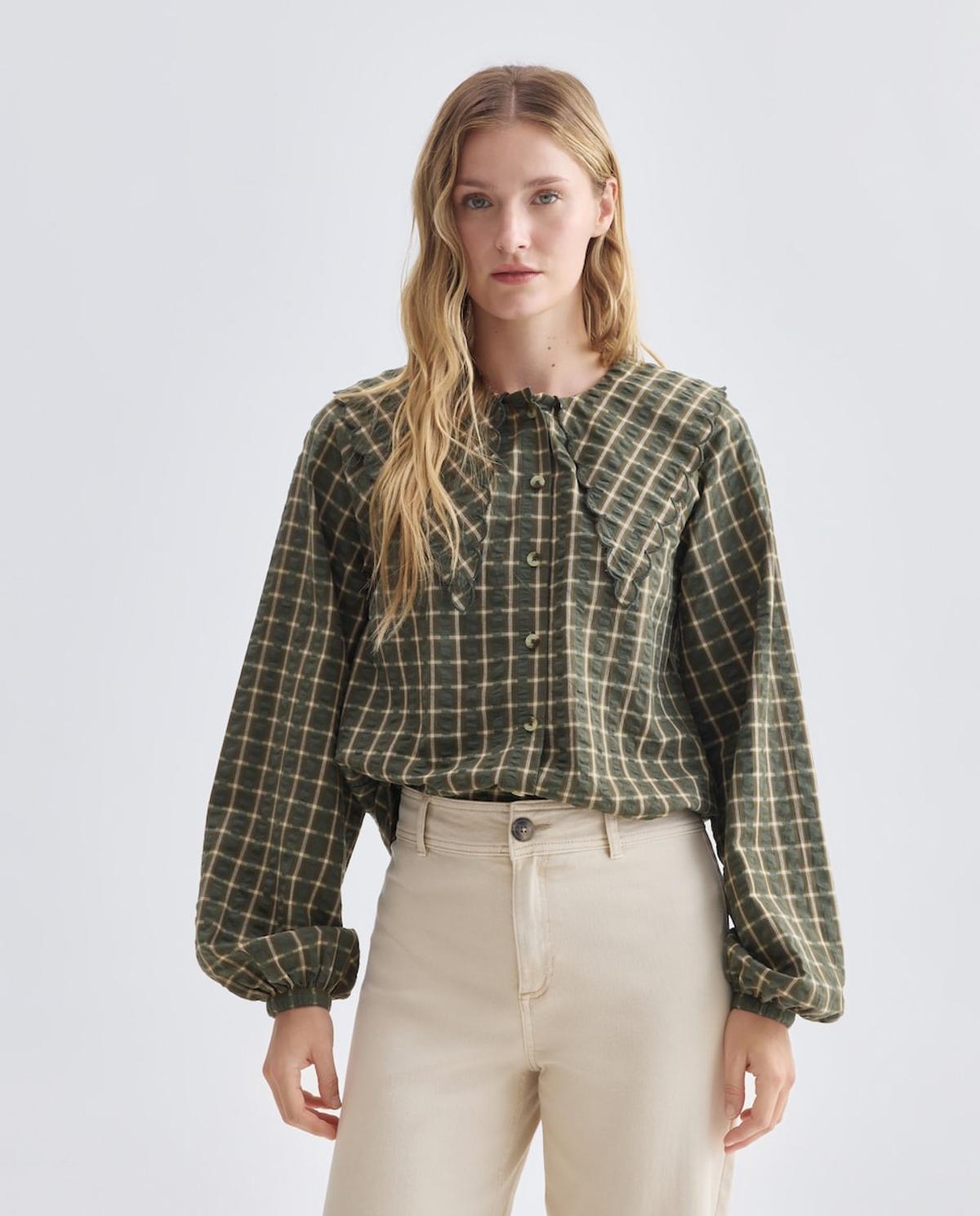 Blouse imprimée à carreaux et col carré