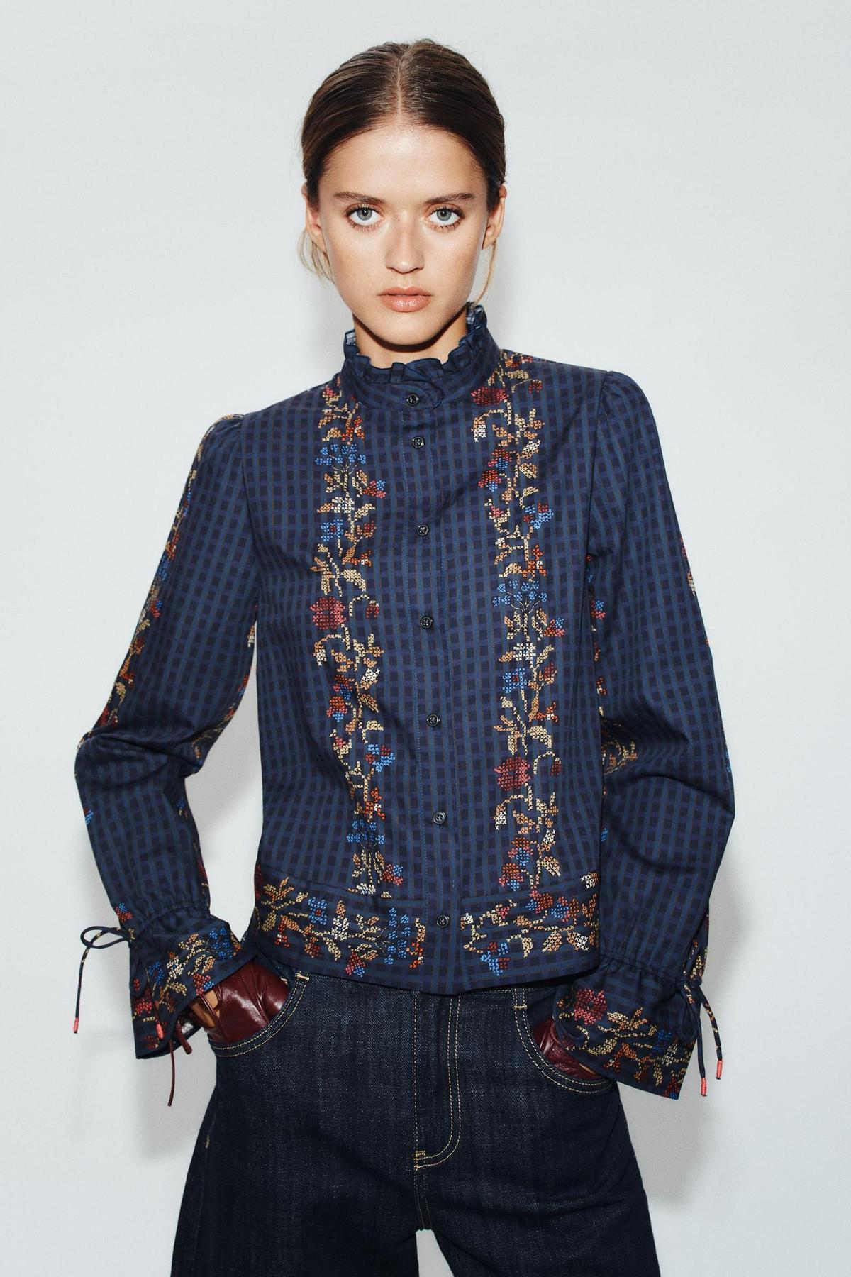 Blouse imprimée à carreaux et volants