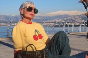Les femmes de plus de 60 ans ont un nouveau sac à bandoulière préféré : celui de Cortefiel, de couleur safari et très élégant pour un usage quotidien.