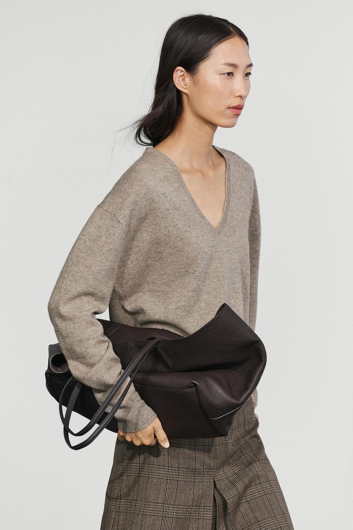 Pull col V en maille fine beige