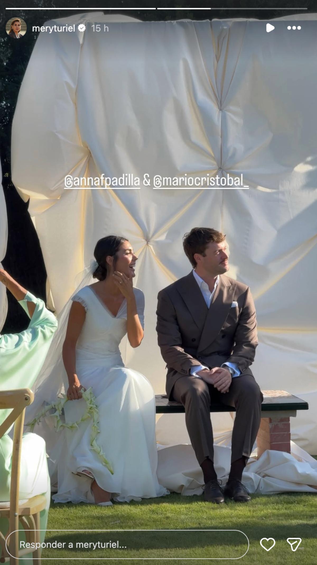 La première robe de mariée d'Anna Padilla pour la cérémonie