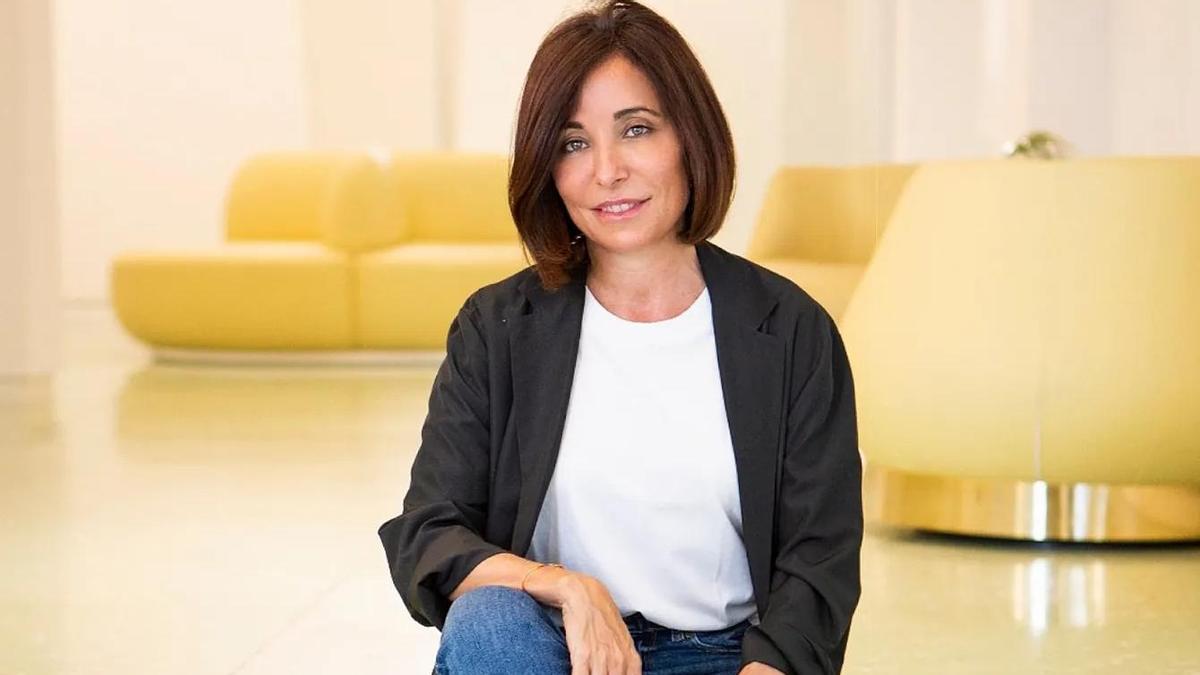 María Segurado, dermatóloga: "La crema Nivea del bote azul sí se puede aplicar en los labios como crema antiarrugas, sobre todo por la noche. Por la composición que tiene repara la barrera cutánea y calma y soluciona las grietas"