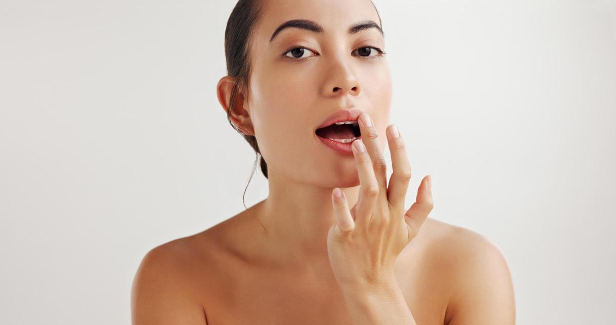 Crème Nivea sur les lèvres