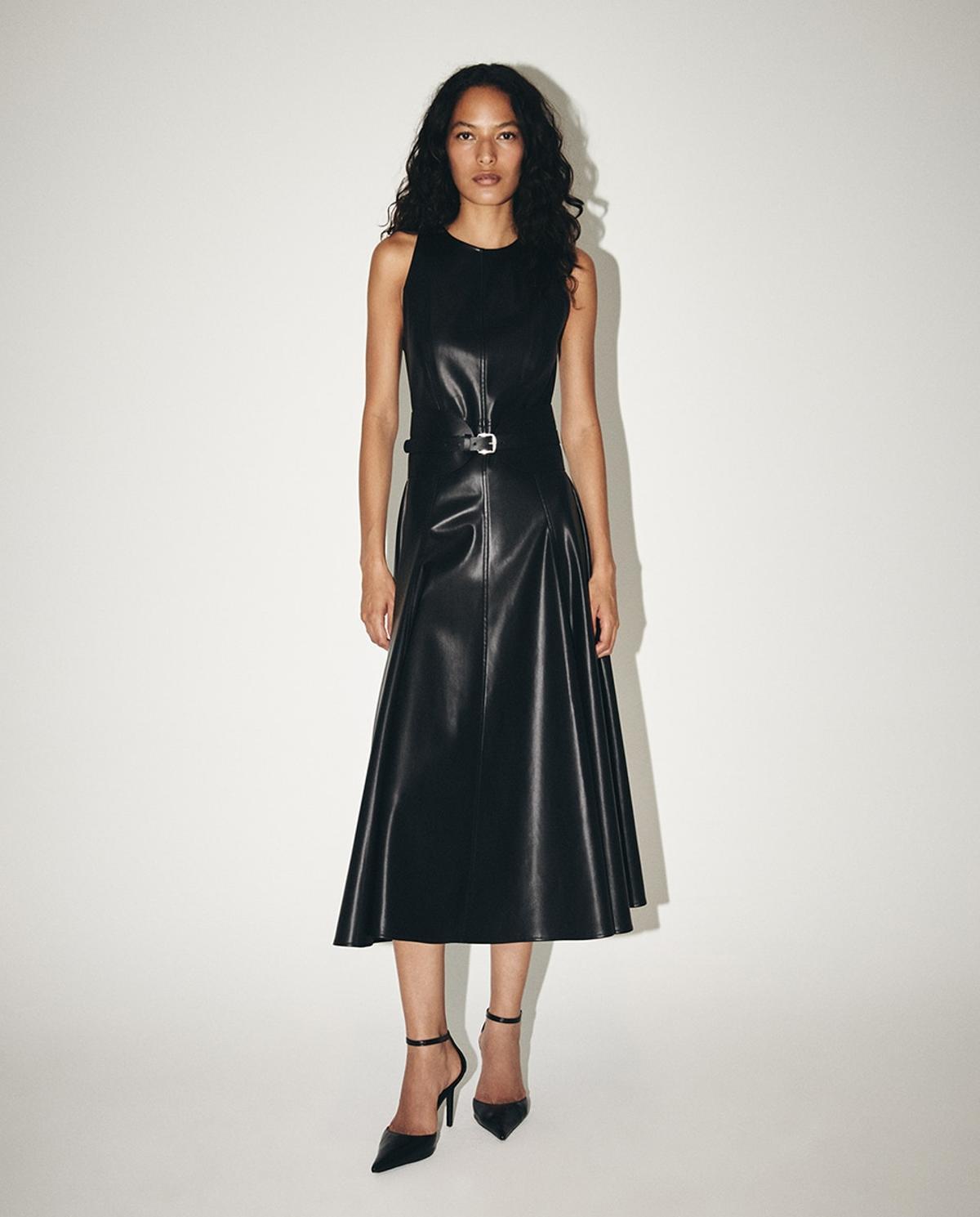 Robe en similicuir avec ceinture