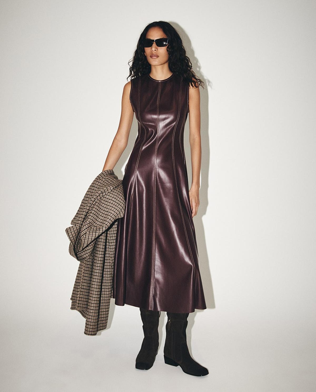 Robe effet cuir marron avec surpiqûres