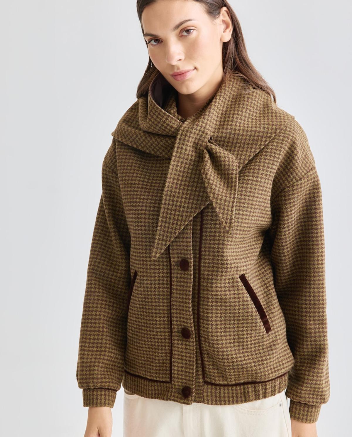 Veste à carreaux avec écharpe