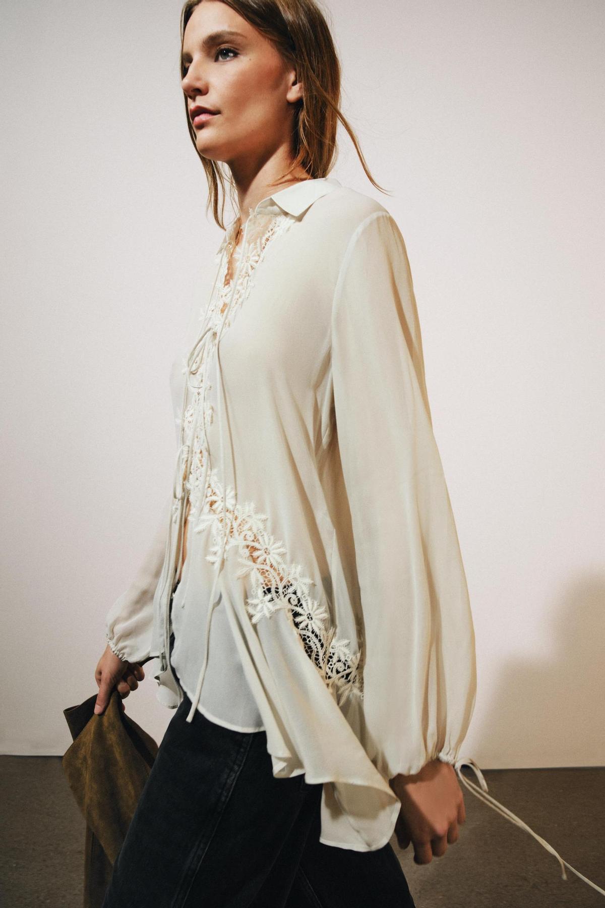 Blouse en dentelle avec broderie