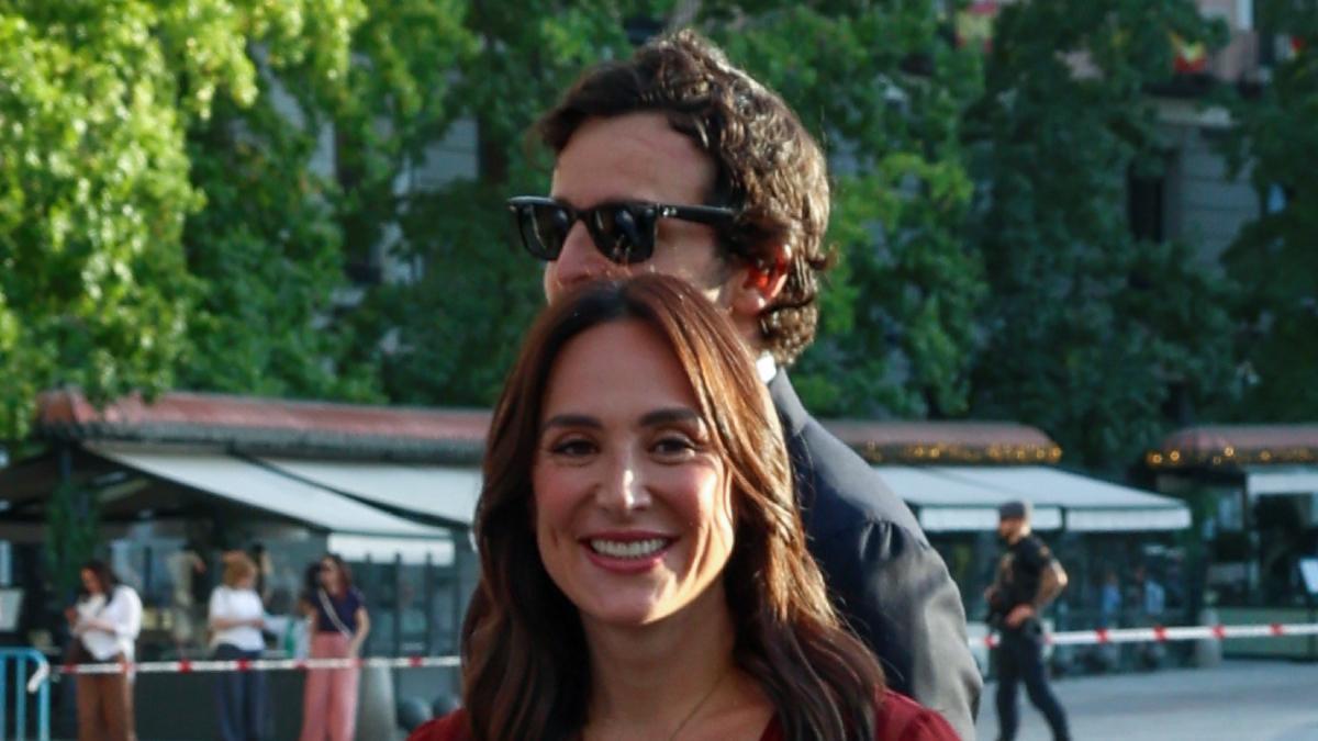 L'accident de Tamara Falcó à la sortie de l'opéra de Madrid : elle perd sa chaussure façon