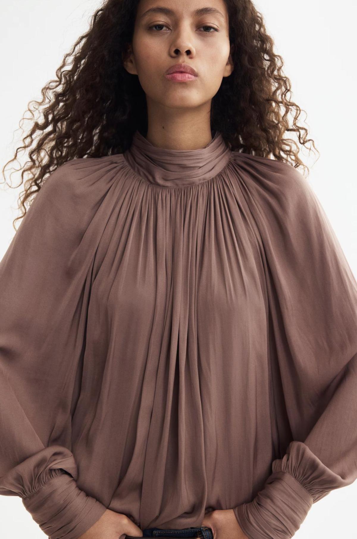 Blouse fluide en satin à manches ballon